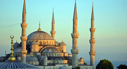 Visit the historic district of Istanbul Sultanahmet