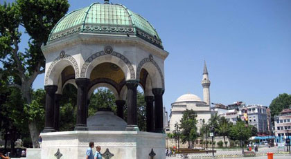 Visit the historic district of Istanbul Sultanahmet
