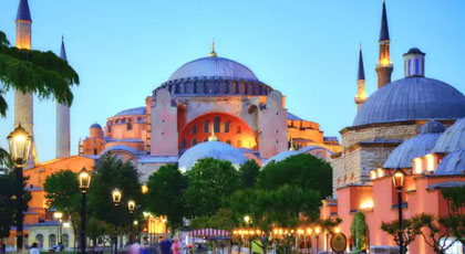 Visit the historic district of Istanbul Sultanahmet