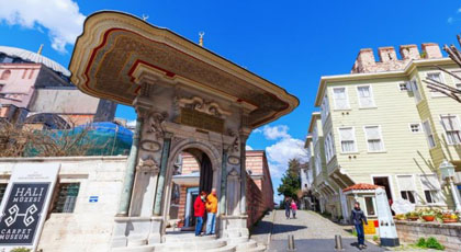 Visit the historic district of Istanbul Sultanahmet